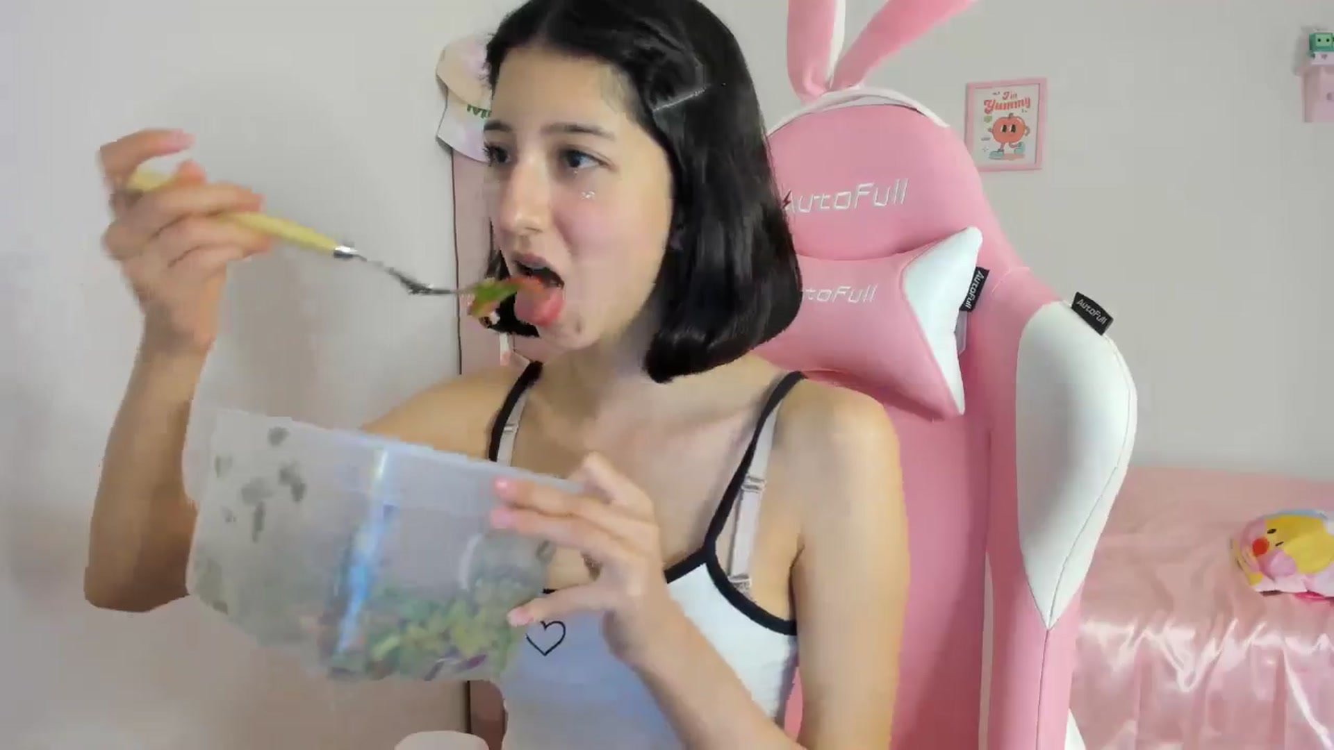 Gallery image thumbnail from Cherrycute666's myfreecams stream on, 05/09/2024, 07:44 image 18 of 20