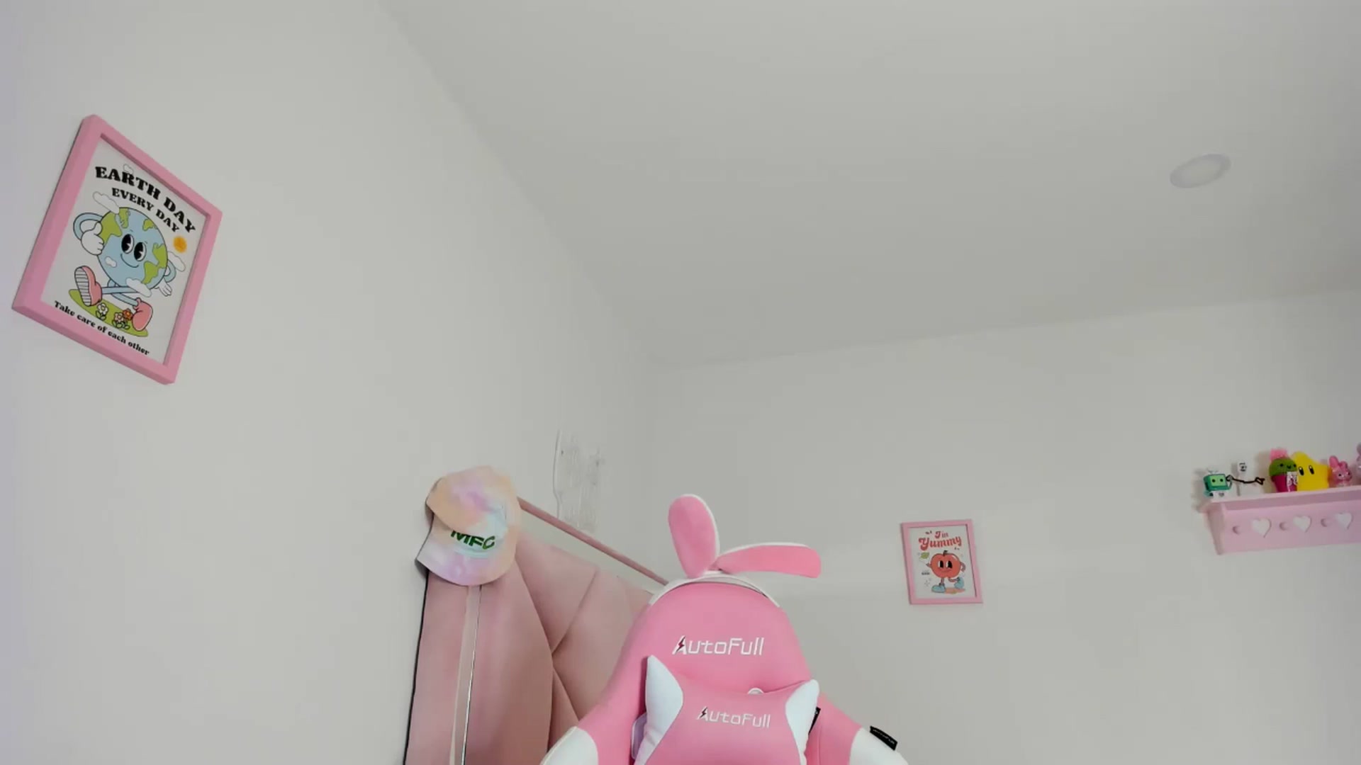 Gallery image thumbnail from Cherrycute666's myfreecams stream on, 05/10/2024, 05:21 image 18 of 20