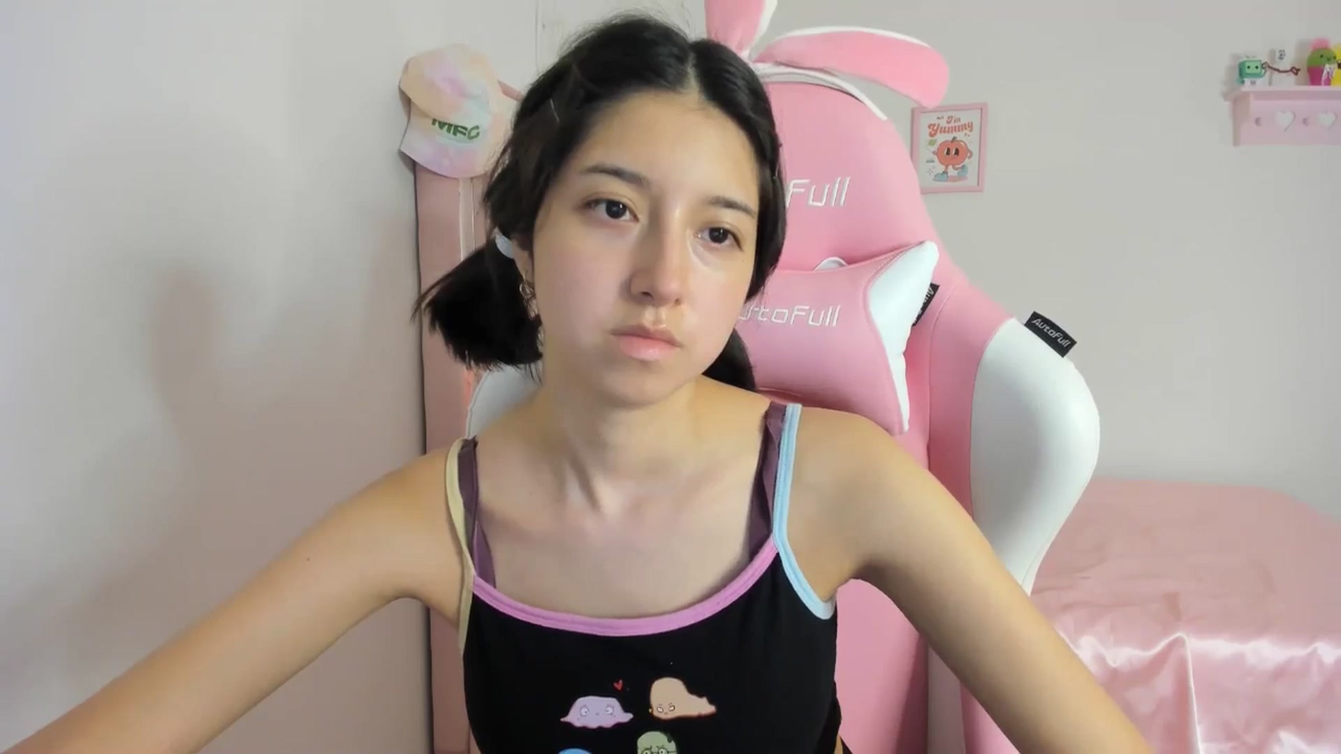 Gallery image thumbnail from Cherrycute666's myfreecams stream on, 05/10/2024, 05:21 image 2 of 20