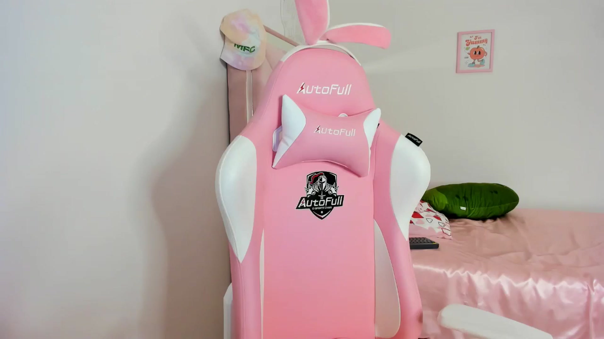 Gallery image thumbnail from Cherrycute666's myfreecams stream on, 05/10/2024, 07:40 image 19 of 20
