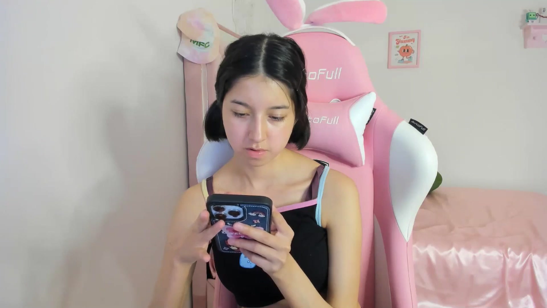 Gallery image thumbnail from Cherrycute666's myfreecams stream on, 05/10/2024, 07:40 image 16 of 20