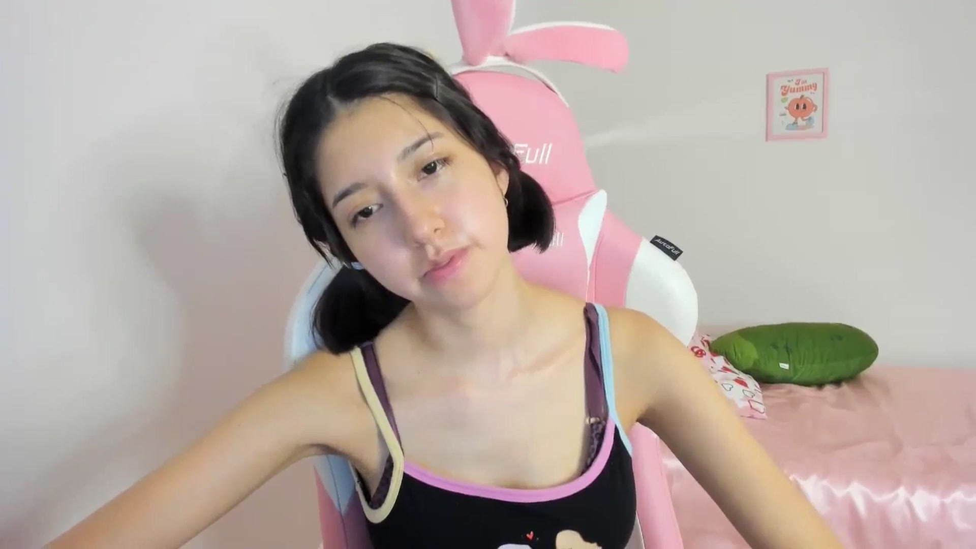 Gallery image thumbnail from Cherrycute666's myfreecams stream on, 05/10/2024, 07:40 image 3 of 20
