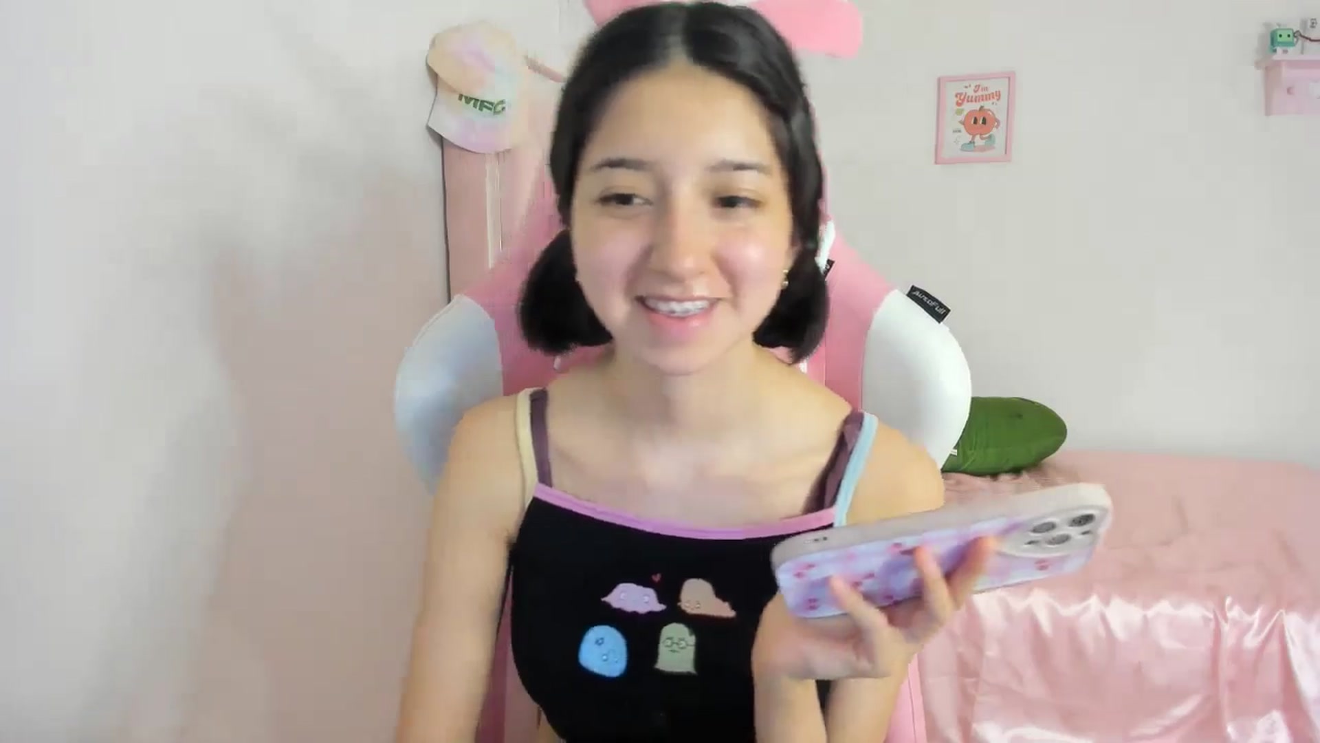 Gallery image thumbnail from Cherrycute666's myfreecams stream on, 05/10/2024, 07:40 image 18 of 20