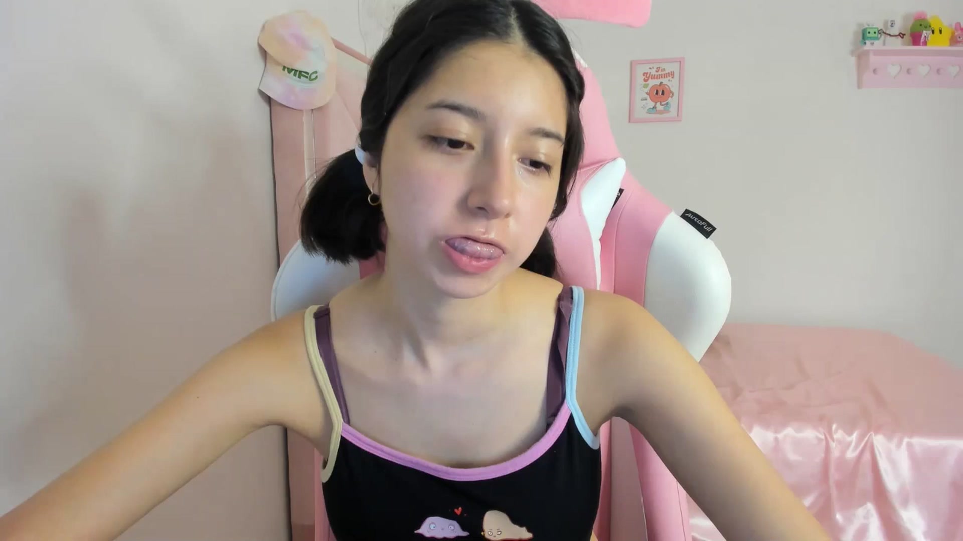 Gallery image thumbnail from Cherrycute666's myfreecams stream on, 05/10/2024, 07:40 image 10 of 20