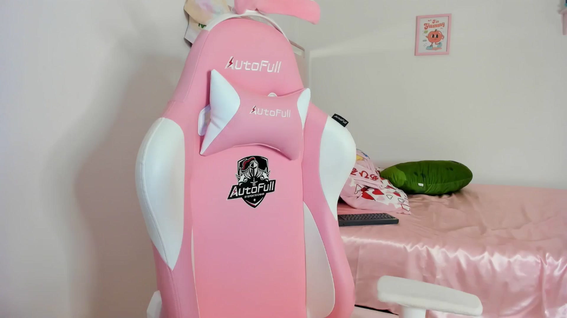 Gallery image thumbnail from Cherrycute666's myfreecams stream on, 05/10/2024, 07:40 image 5 of 20