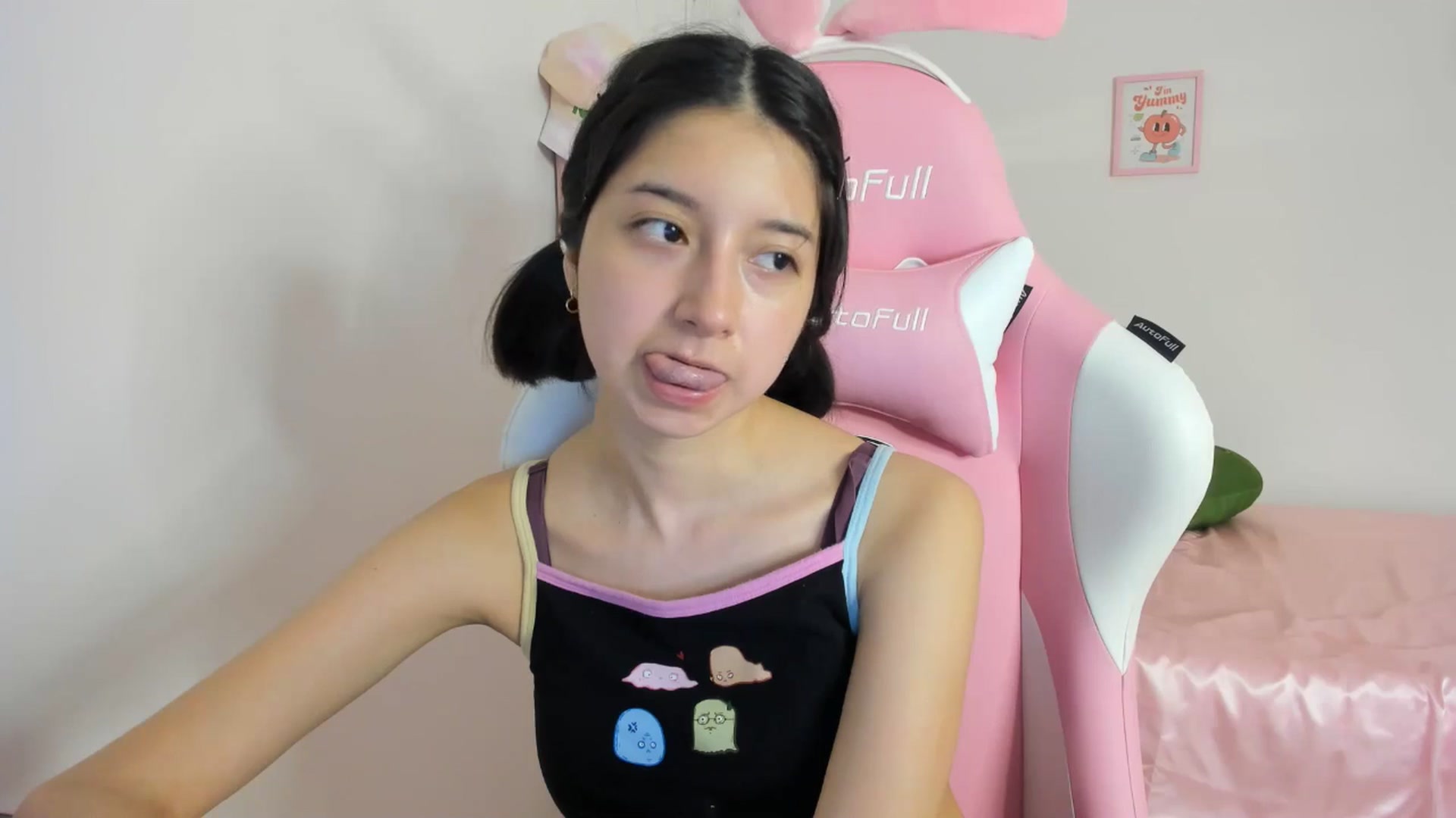 Gallery image thumbnail from Cherrycute666's myfreecams stream on, 05/10/2024, 07:40 image 13 of 20