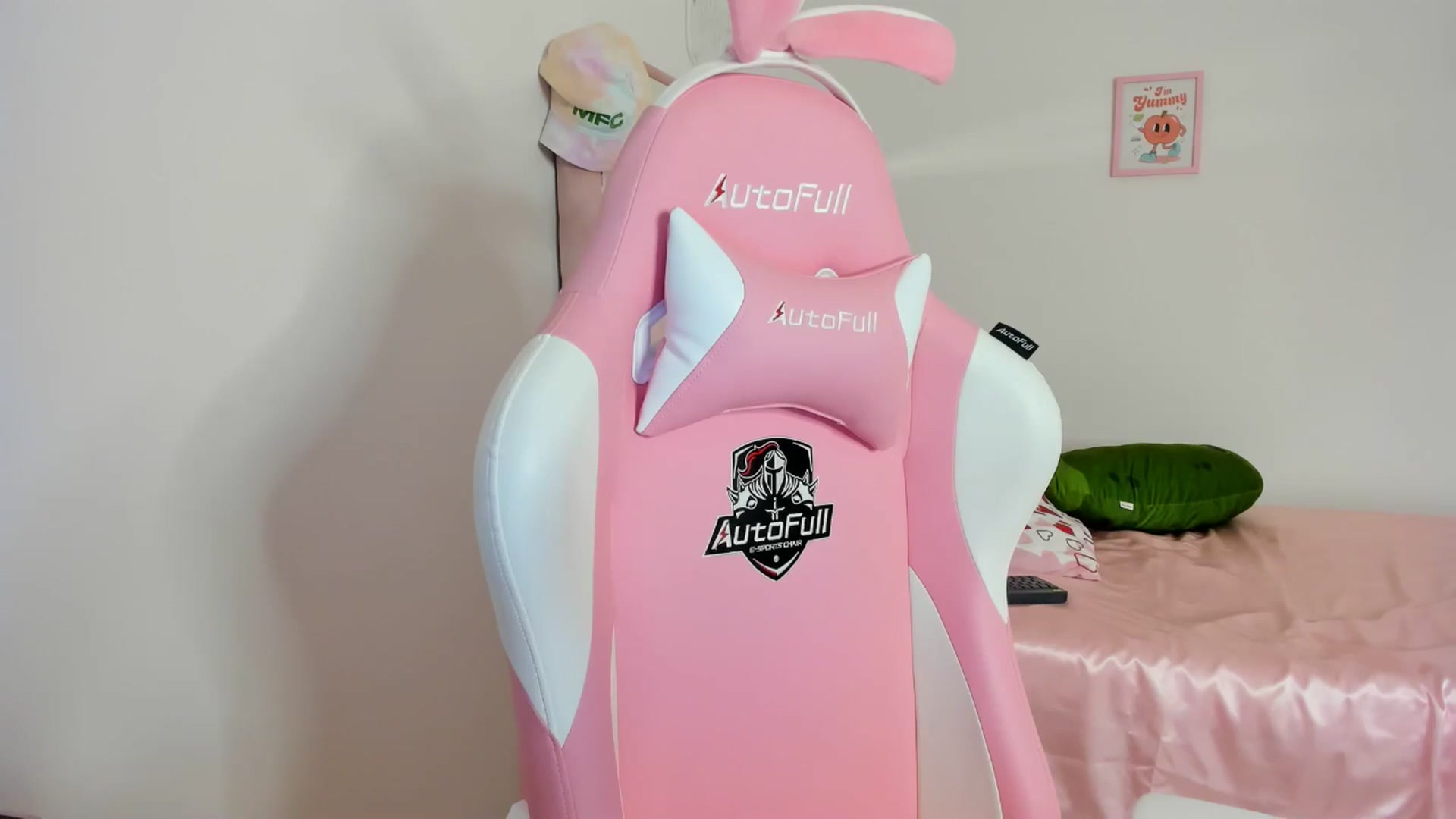 Gallery image thumbnail from Cherrycute666's myfreecams stream on, 05/10/2024, 07:40 image 12 of 20