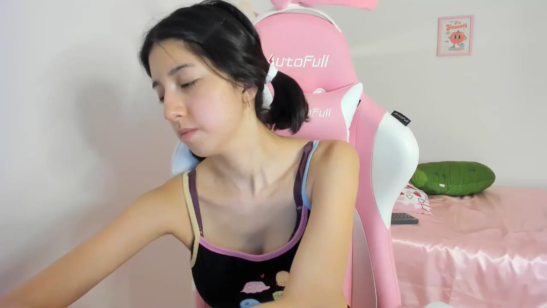 Gallery image thumbnail from Cherrycute666's myfreecams stream on, 05/10/2024, 07:40 image 4 of 20