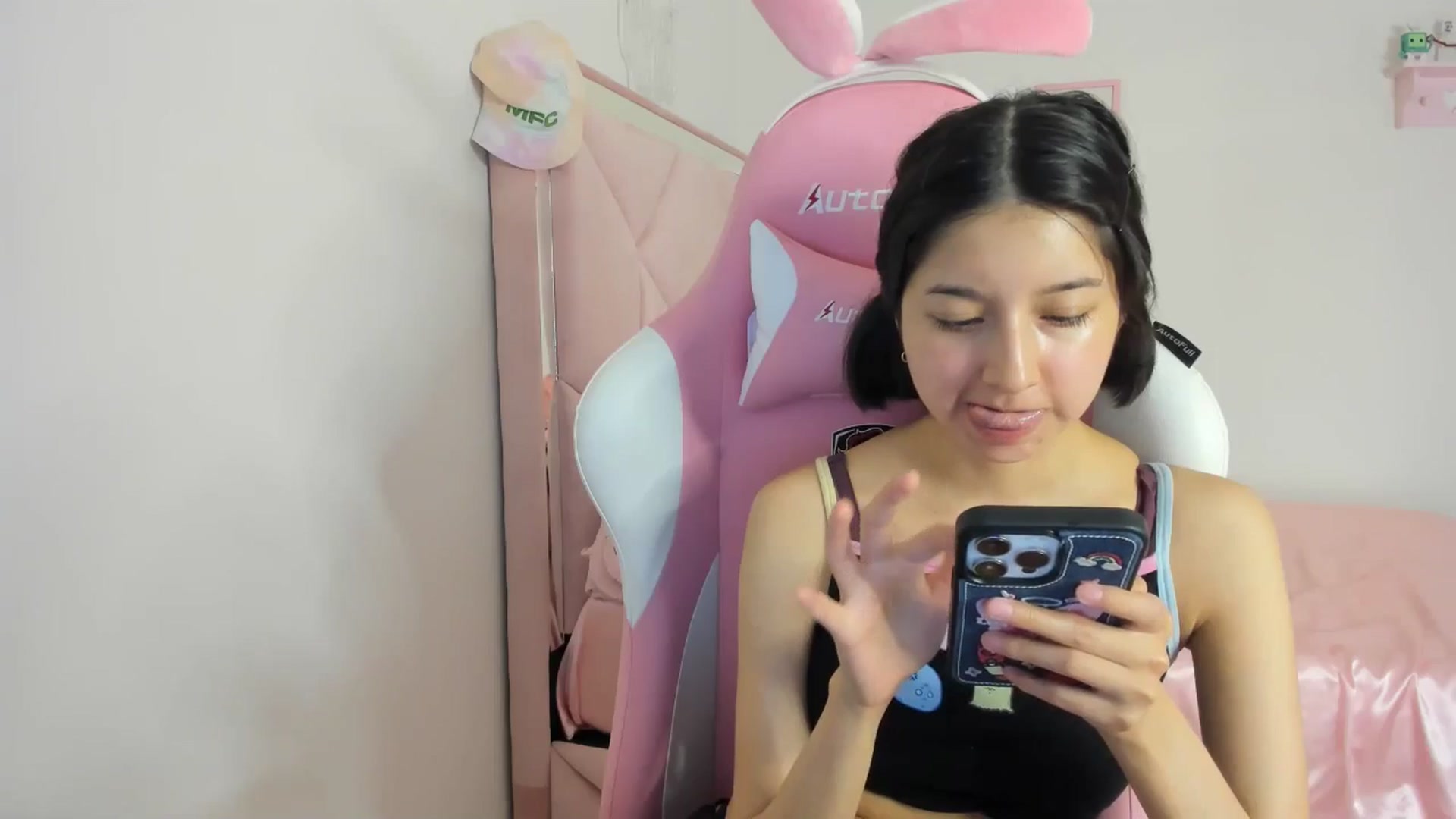 Gallery image thumbnail from Cherrycute666's myfreecams stream on, 05/10/2024, 07:40 image 15 of 20