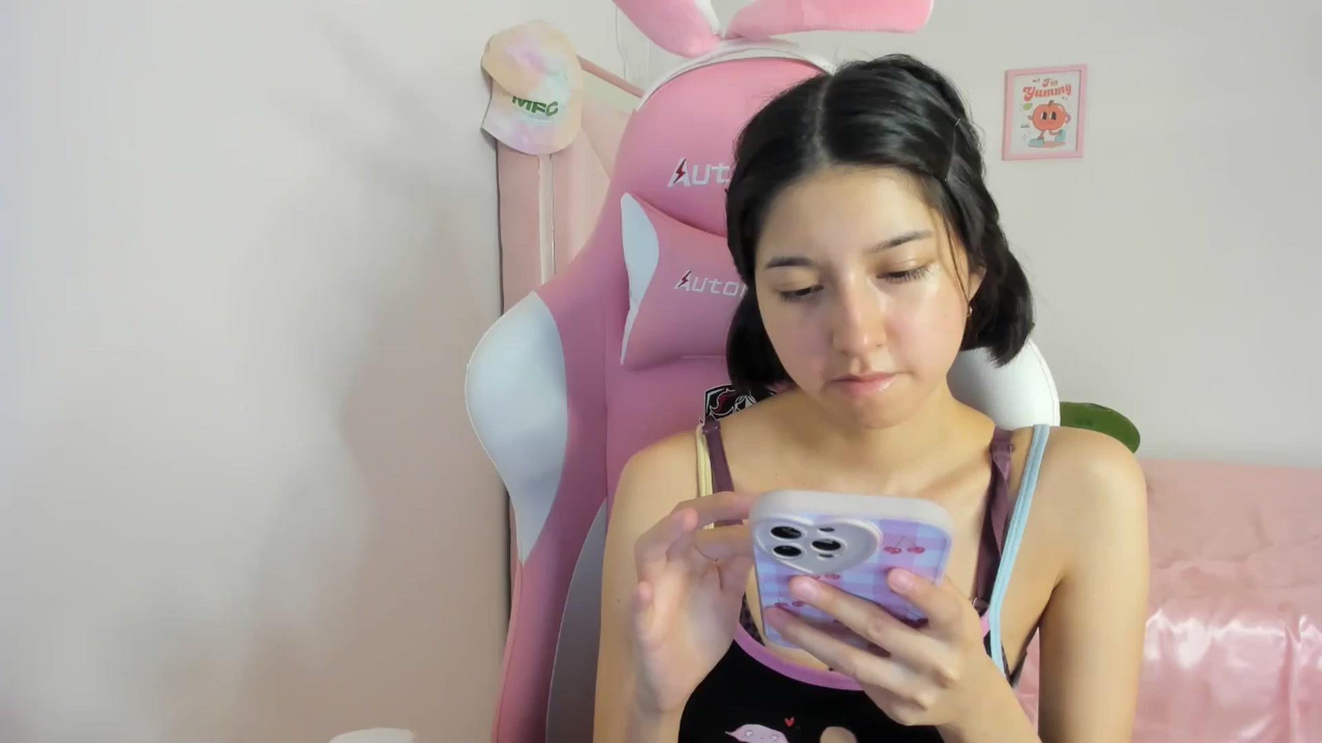 Gallery image thumbnail from Cherrycute666's myfreecams stream on, 05/10/2024, 08:21 image 3 of 20
