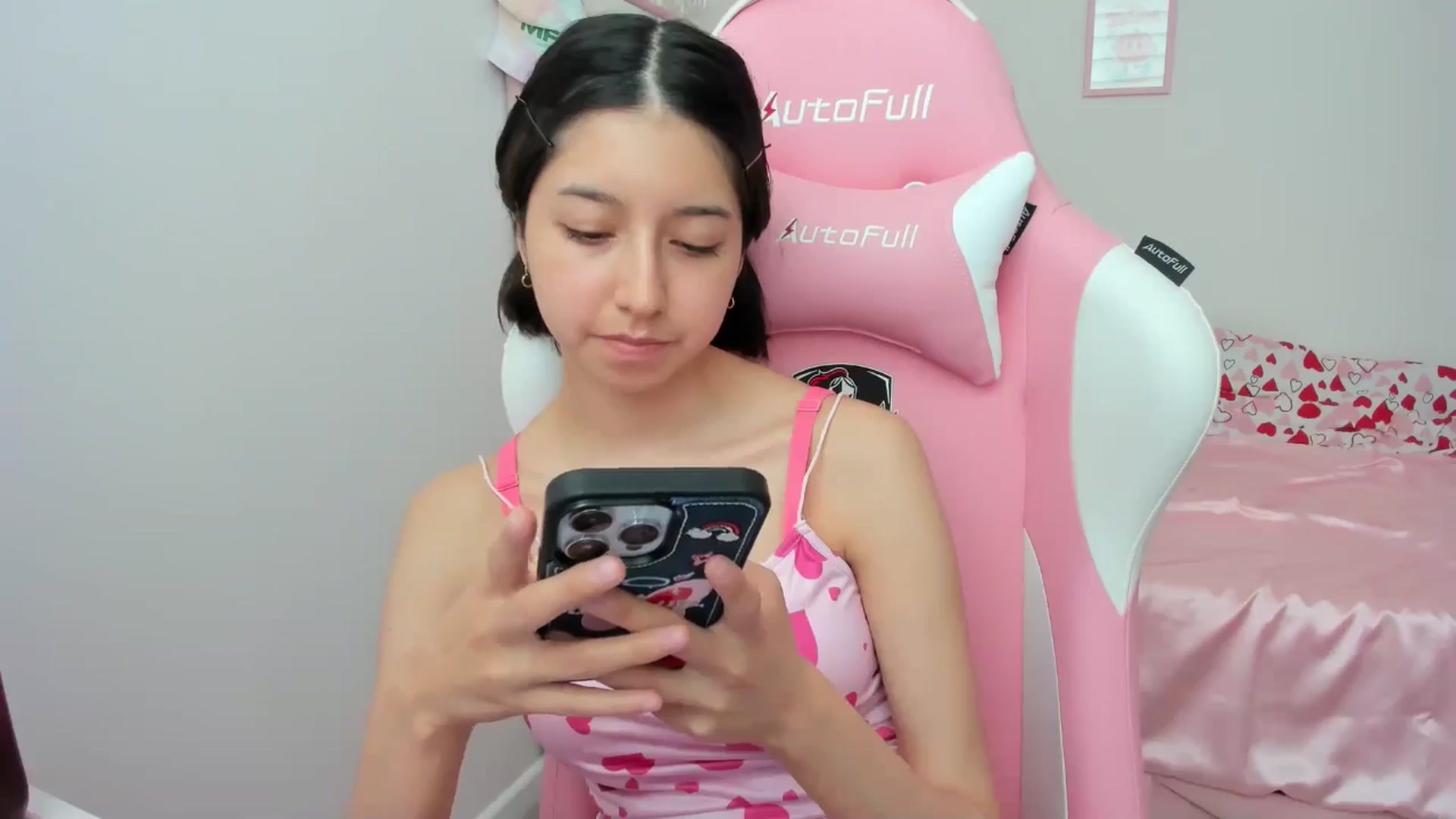 Gallery image thumbnail from Cherrycute666's myfreecams stream on, 05/10/2024, 20:33 image 15 of 20