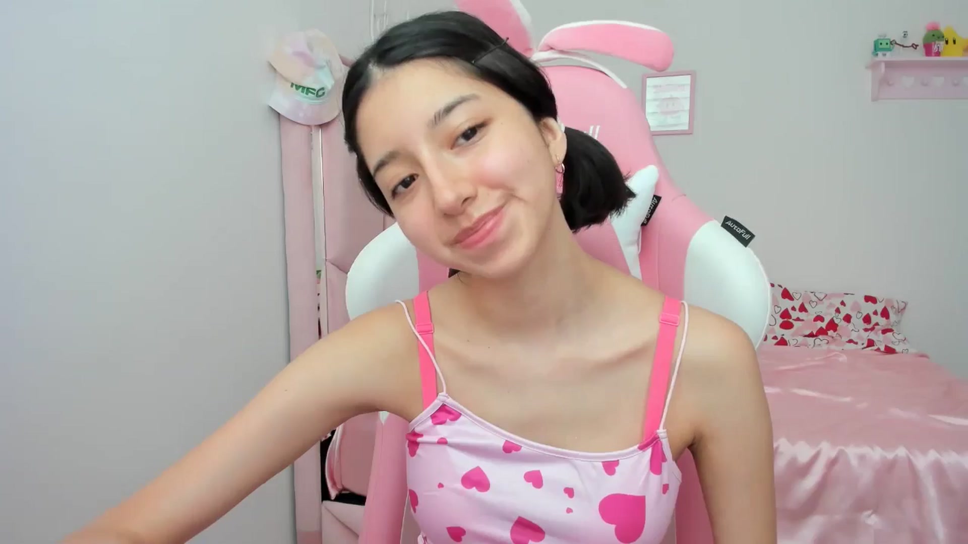 Gallery image thumbnail from Cherrycute666's myfreecams stream on, 05/10/2024, 20:33 image 2 of 20