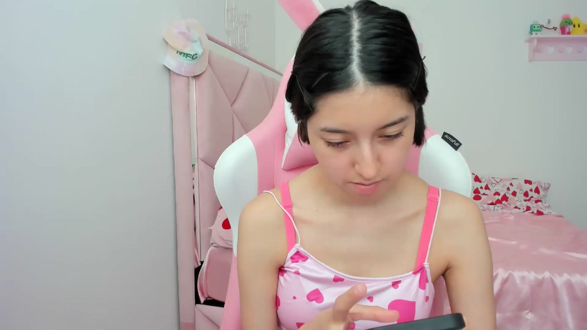Gallery image thumbnail from Cherrycute666's myfreecams stream on, 05/10/2024, 20:33 image 6 of 20