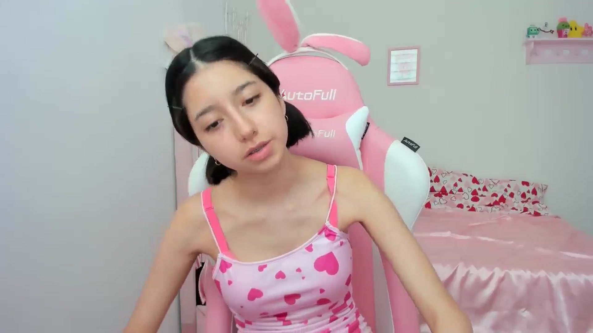 Gallery image thumbnail from Cherrycute666's myfreecams stream on, 05/10/2024, 21:23 image 14 of 20