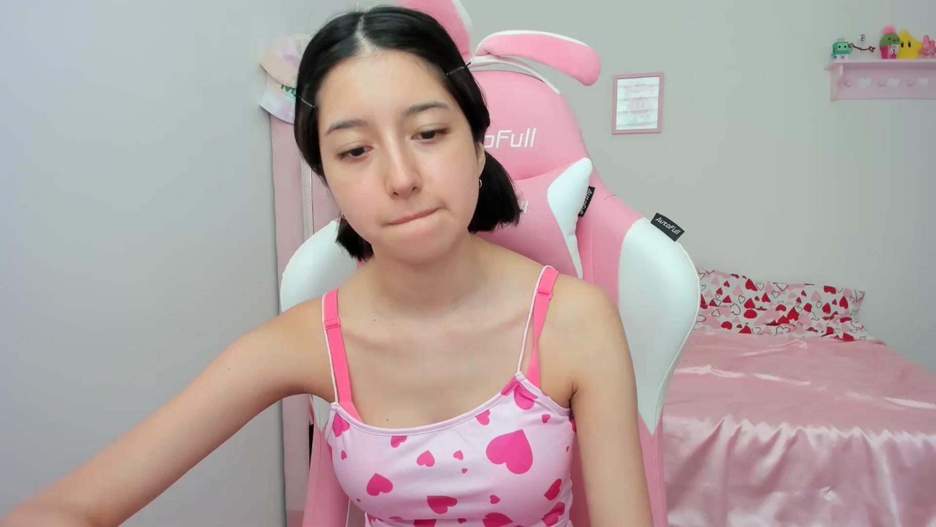 Gallery image thumbnail from Cherrycute666's myfreecams stream on, 05/10/2024, 21:23 image 11 of 20