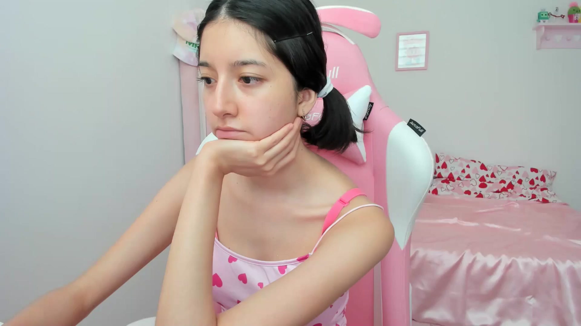 Gallery image thumbnail from Cherrycute666's myfreecams stream on, 05/10/2024, 21:23 image 19 of 20