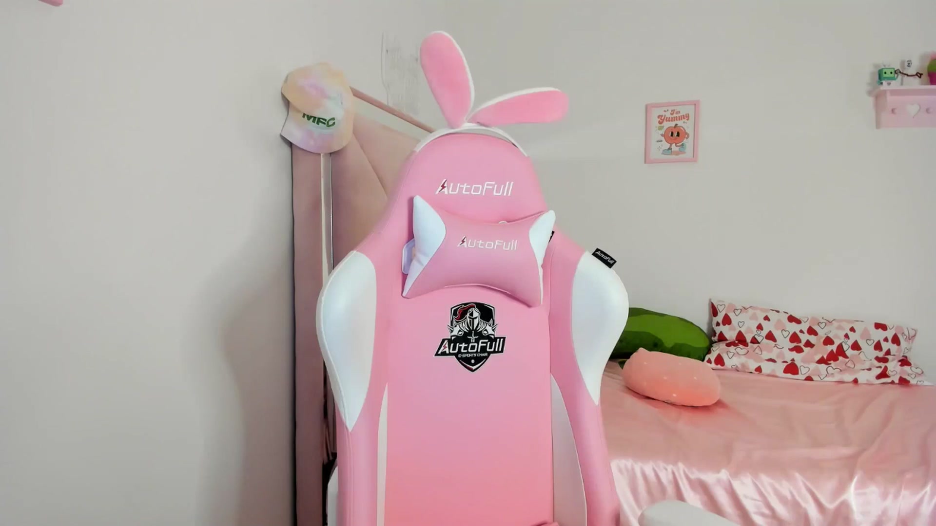 Gallery image thumbnail from Cherrycute666's myfreecams stream on, 05/11/2024, 08:39 image 8 of 20