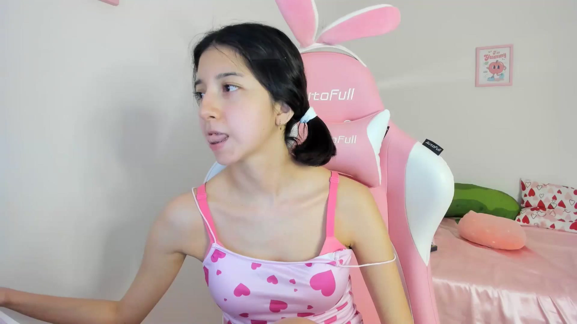 Gallery image thumbnail from Cherrycute666's myfreecams stream on, 05/11/2024, 08:39 image 1 of 20