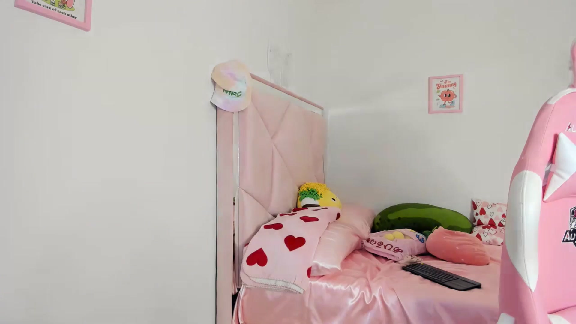 Gallery image thumbnail from Cherrycute666's myfreecams stream on, 05/11/2024, 08:39 image 15 of 20