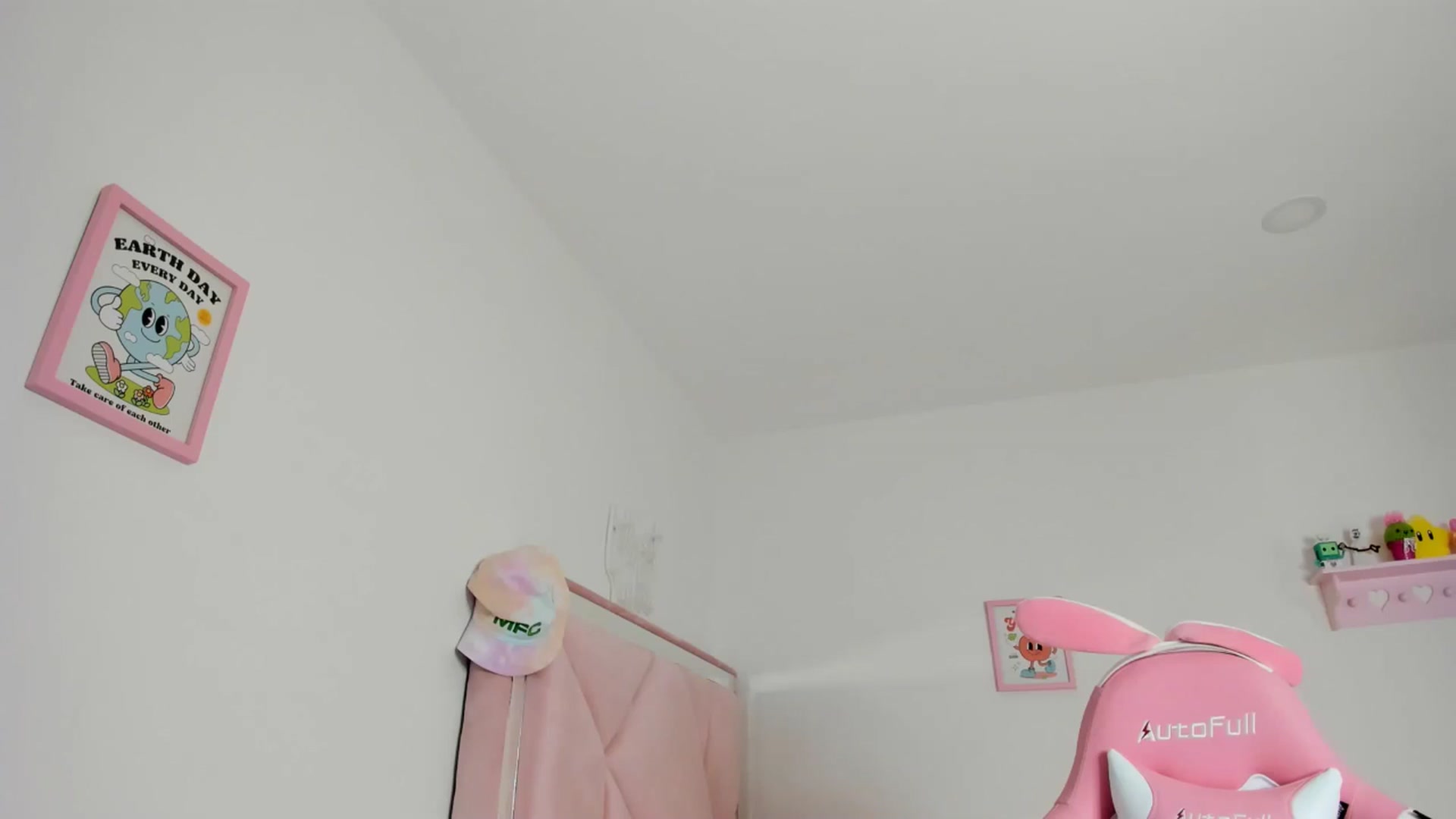 Gallery image thumbnail from Cherrycute666's myfreecams stream on, 05/12/2024, 10:10 image 5 of 20
