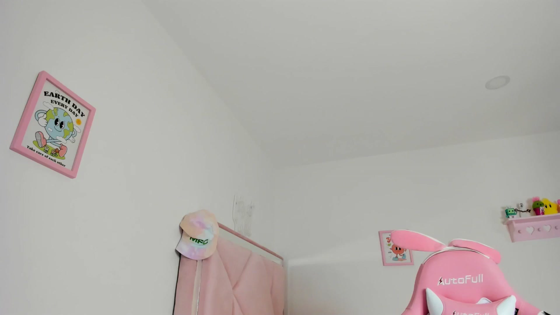 Gallery image thumbnail from Cherrycute666's myfreecams stream on, 05/12/2024, 10:10 image 4 of 20