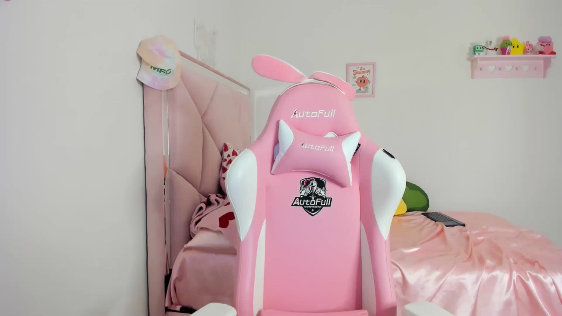 Gallery image thumbnail from Cherrycute666's myfreecams stream on, 05/12/2024, 10:10 image 14 of 20