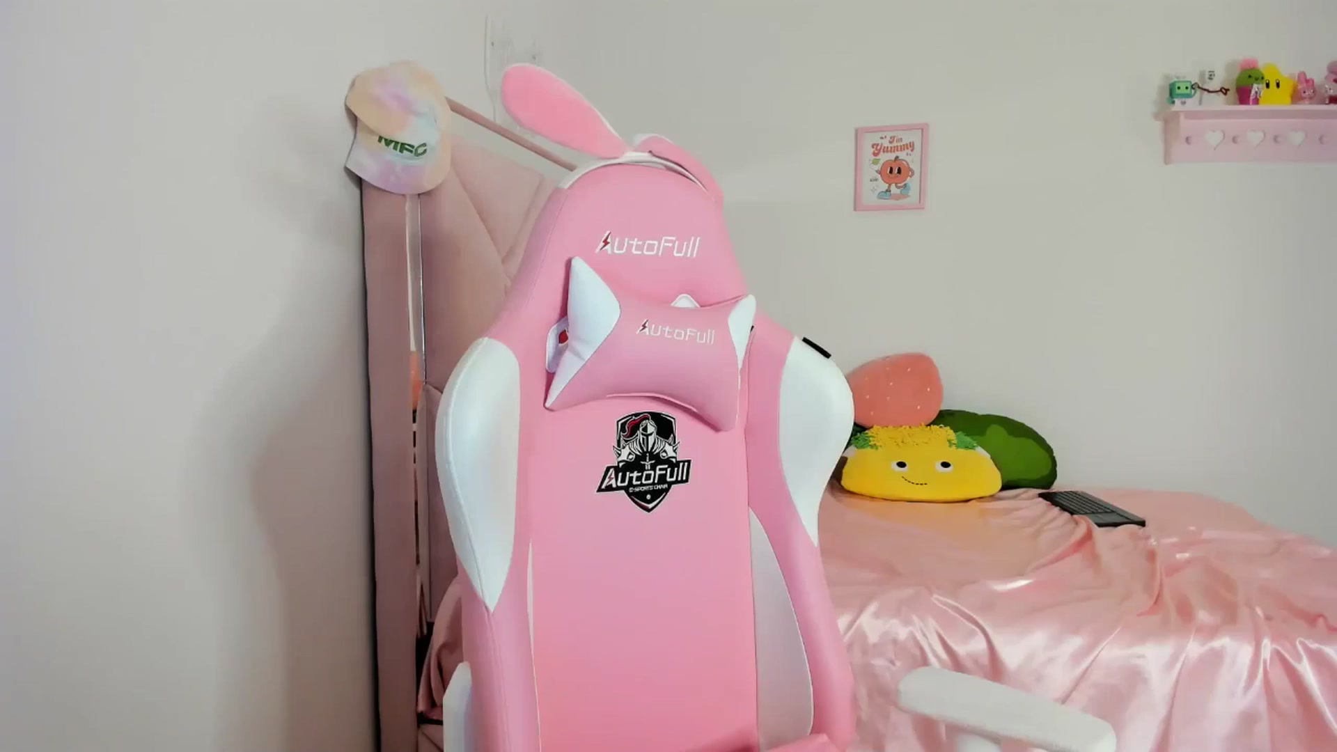 Gallery image thumbnail from Cherrycute666's myfreecams stream on, 05/12/2024, 10:10 image 17 of 20