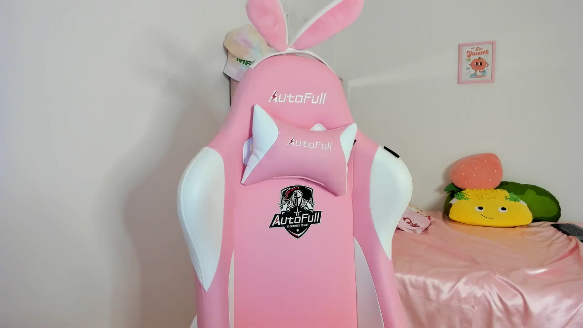 Gallery image thumbnail from Cherrycute666's myfreecams stream on, 05/12/2024, 10:59 image 17 of 20