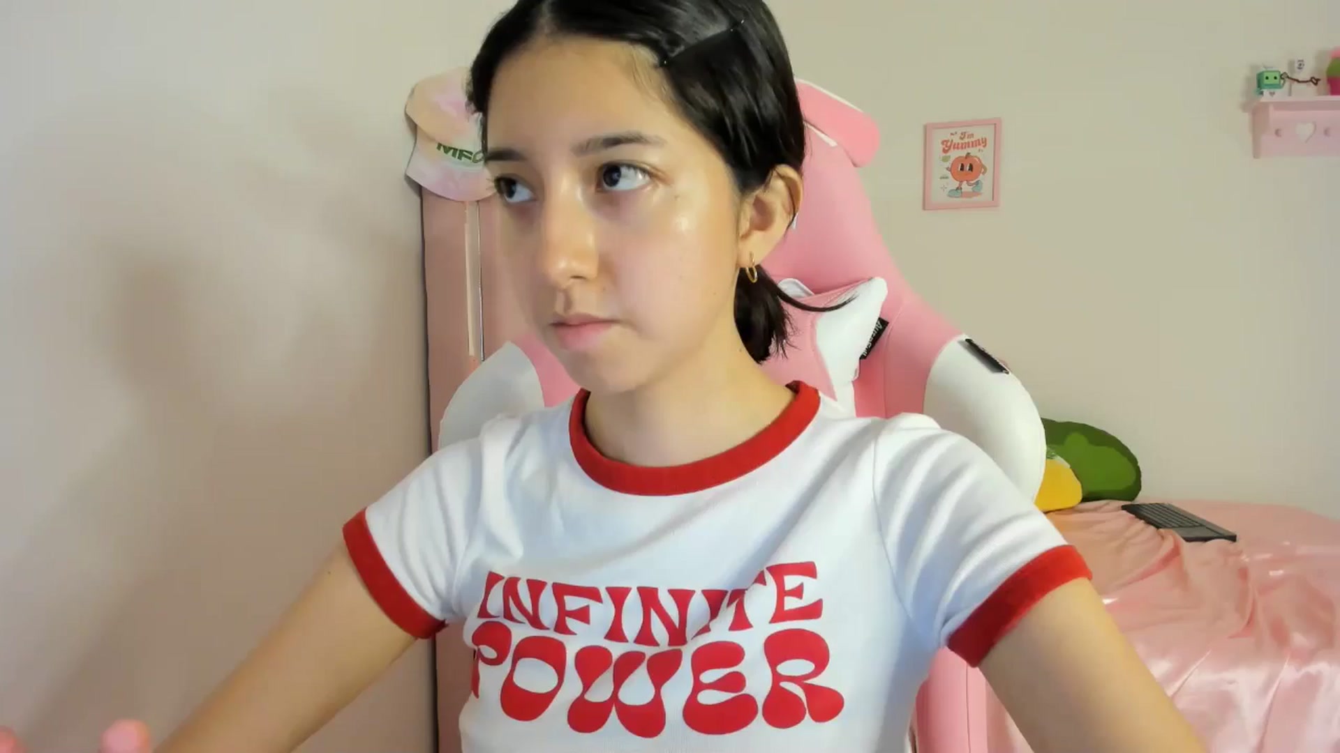 Gallery image thumbnail from Cherrycute666's myfreecams stream on, 05/12/2024, 10:59 image 1 of 20