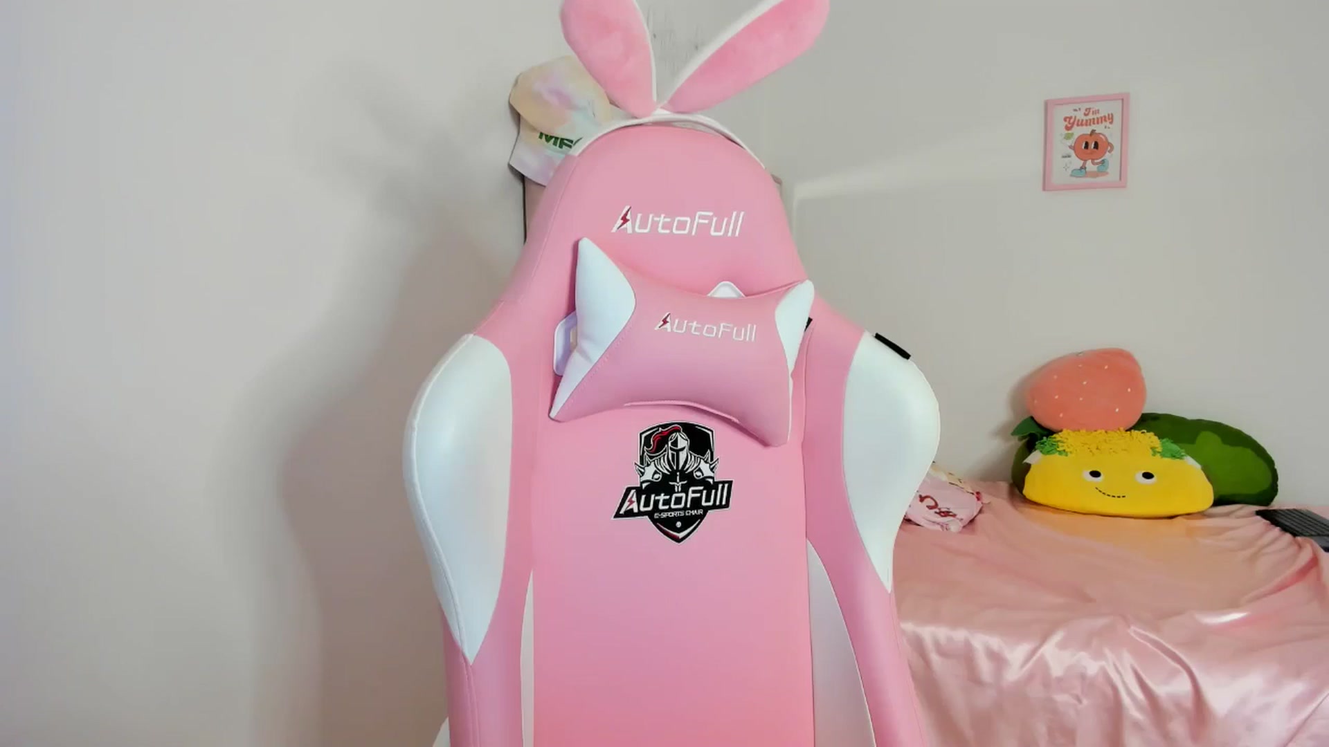Gallery image thumbnail from Cherrycute666's myfreecams stream on, 05/12/2024, 10:59 image 19 of 20