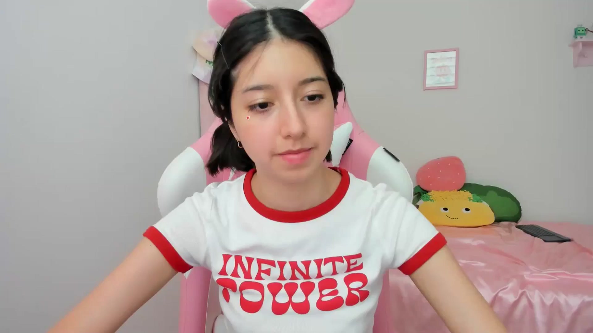 Gallery image thumbnail from Cherrycute666's myfreecams stream on, 05/12/2024, 23:31 image 1 of 20