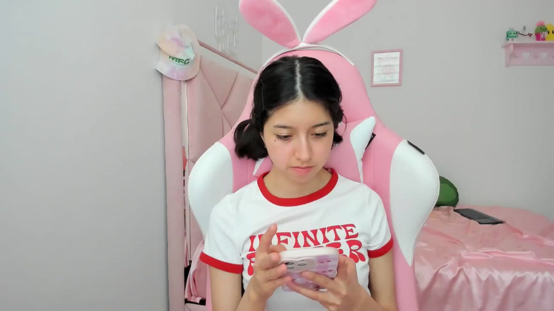 Gallery image thumbnail from Cherrycute666's myfreecams stream on, 05/12/2024, 23:31 image 19 of 20
