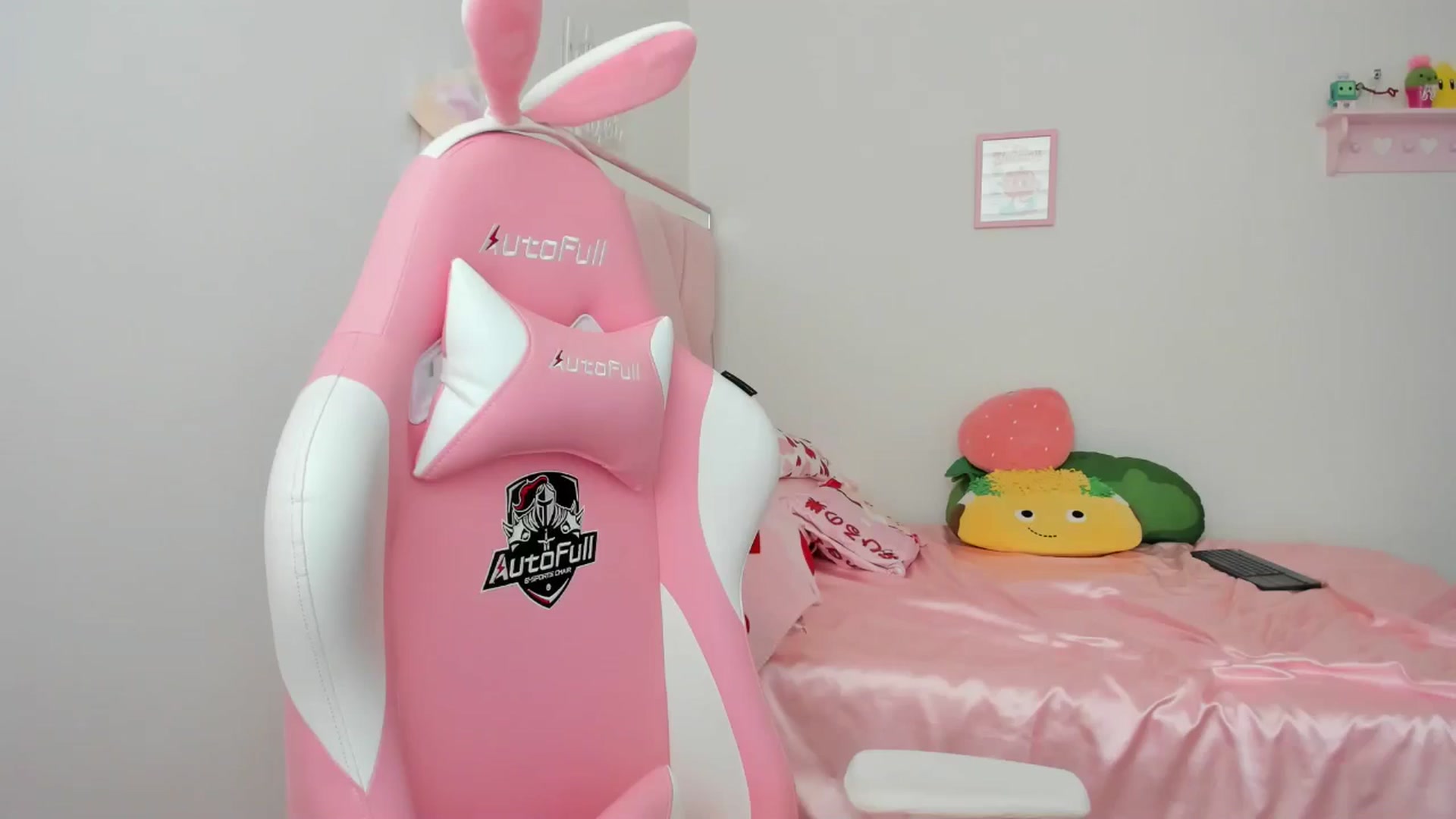 Gallery image thumbnail from Cherrycute666's myfreecams stream on, 05/12/2024, 23:31 image 14 of 20