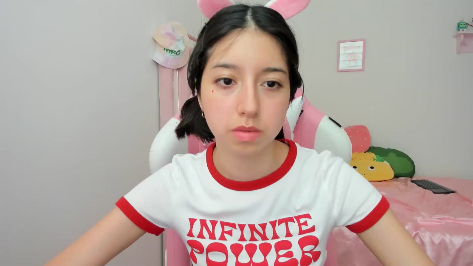 Gallery image thumbnail from Cherrycute666's myfreecams stream on, 05/12/2024, 23:31 image 3 of 20