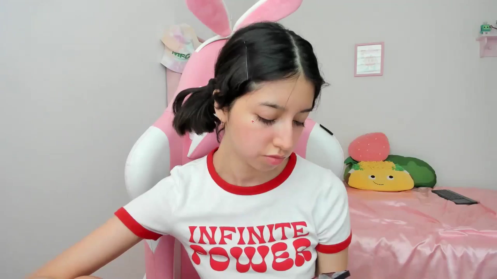Gallery image thumbnail from Cherrycute666's myfreecams stream on, 05/12/2024, 23:31 image 9 of 20