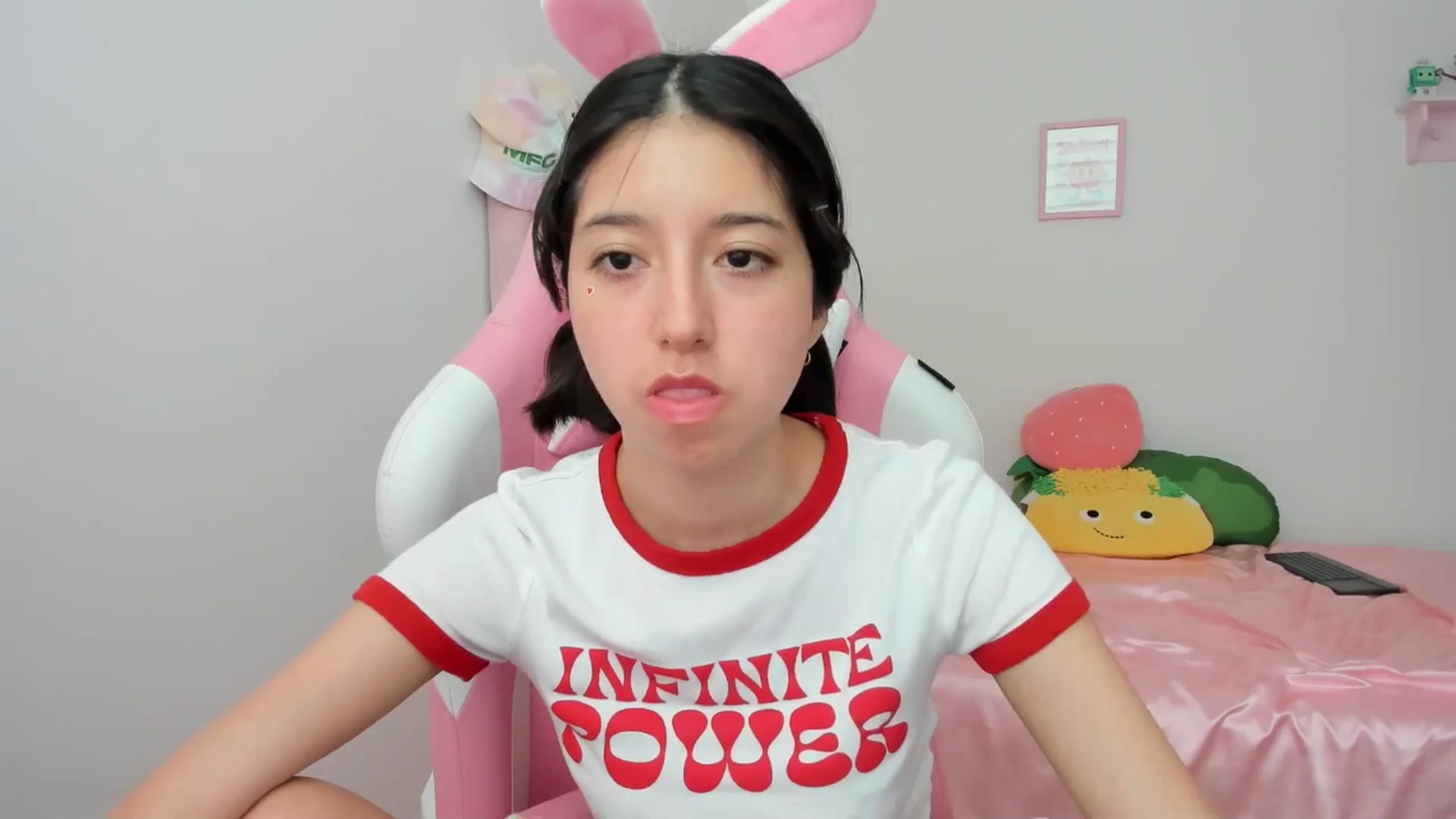 Gallery image thumbnail from Cherrycute666's myfreecams stream on, 05/12/2024, 23:31 image 7 of 20