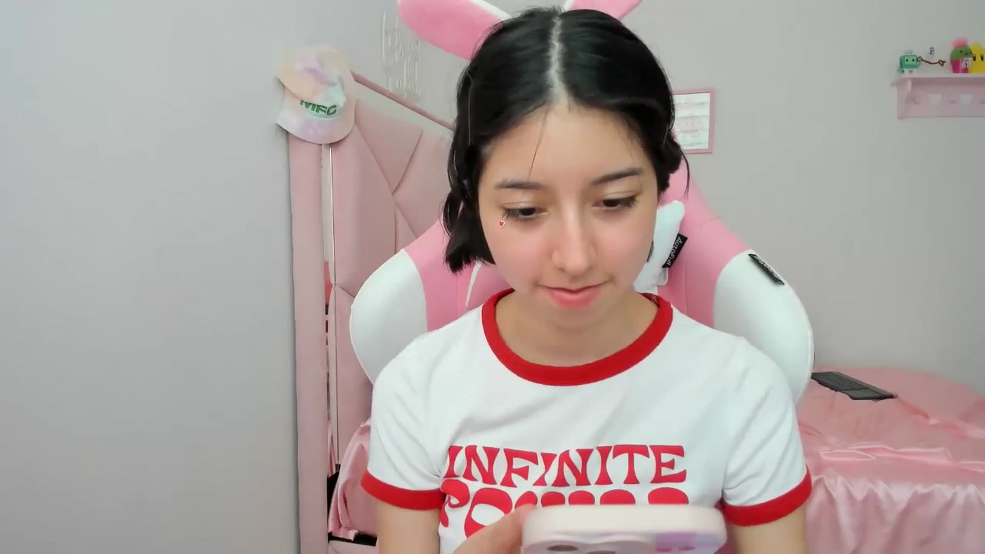 Gallery image thumbnail from Cherrycute666's myfreecams stream on, 05/12/2024, 23:31 image 10 of 20