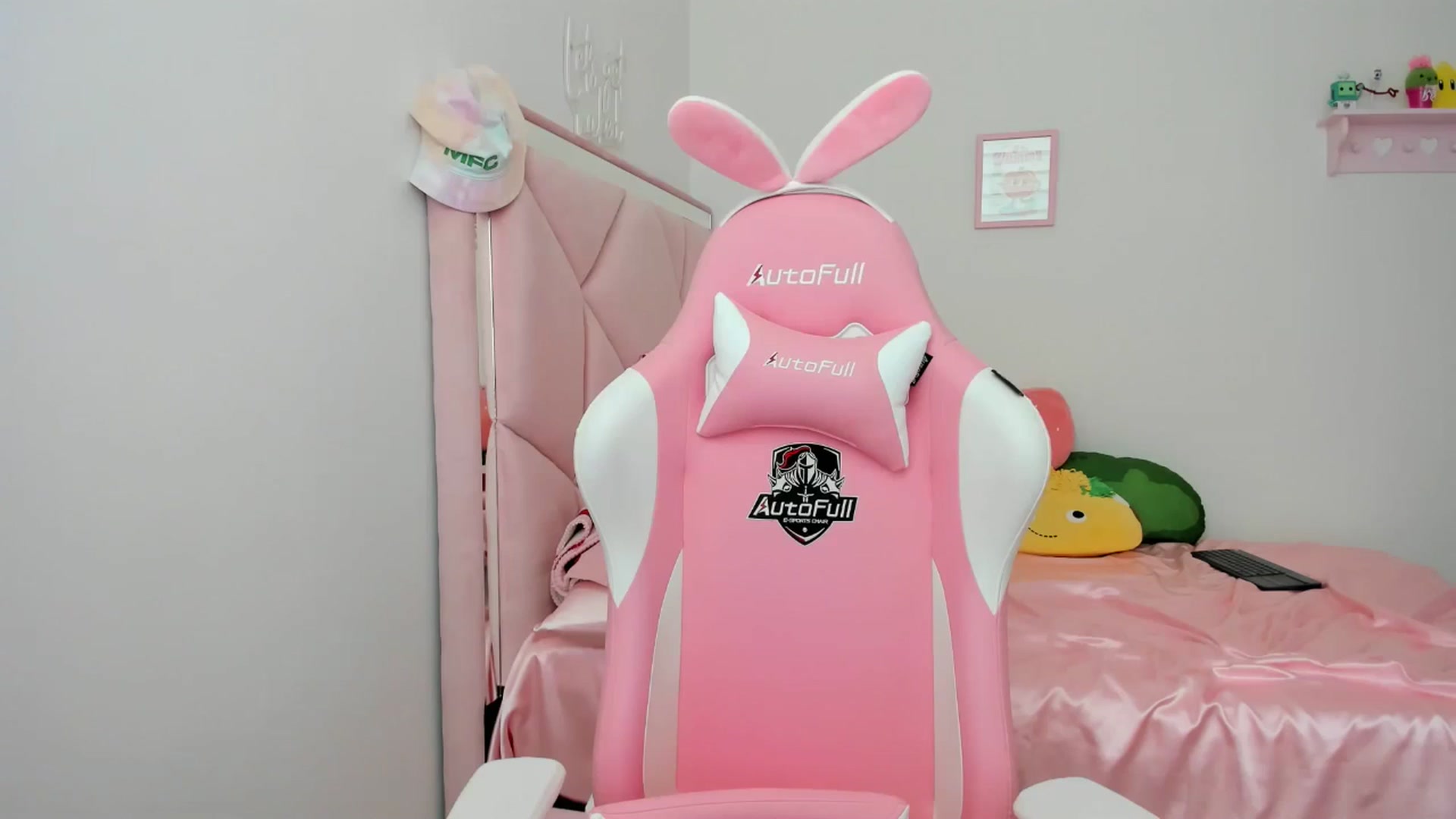 Gallery image thumbnail from Cherrycute666's myfreecams stream on, 05/12/2024, 23:31 image 12 of 20