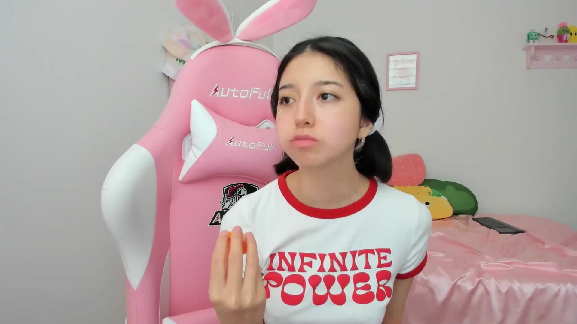 Gallery image thumbnail from Cherrycute666's myfreecams stream on, 05/12/2024, 23:31 image 17 of 20