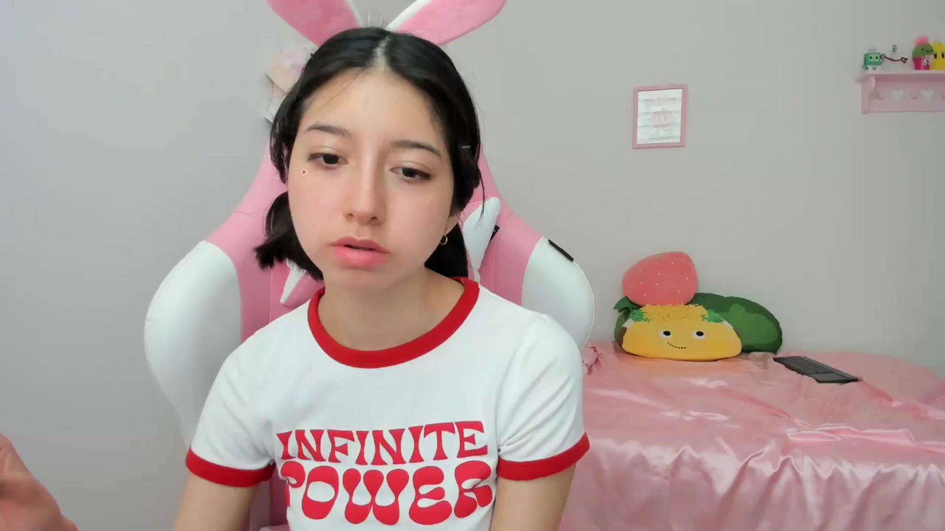Gallery image thumbnail from Cherrycute666's myfreecams stream on, 05/12/2024, 23:31 image 15 of 20