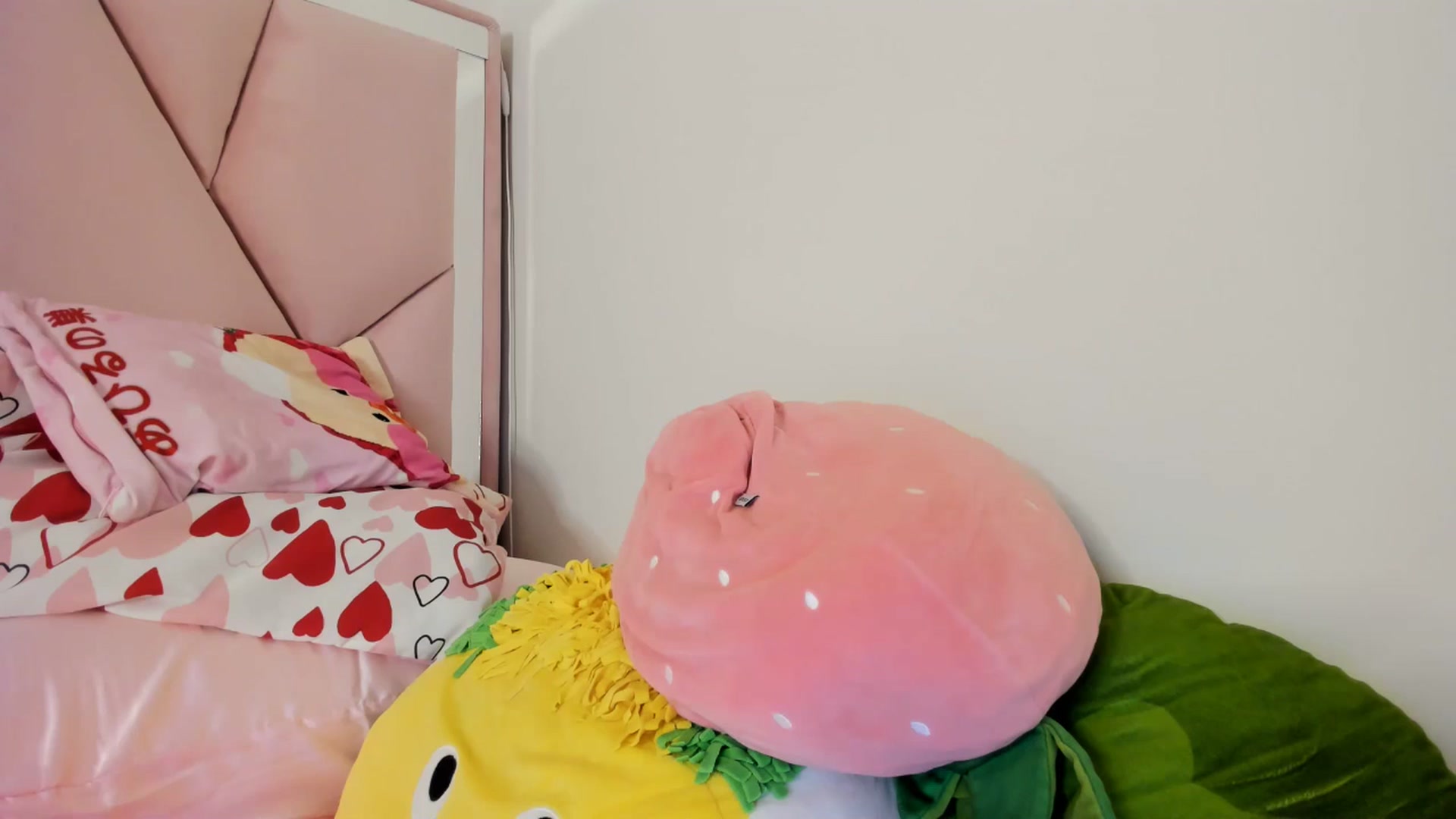 Gallery image thumbnail from Cherrycute666's myfreecams stream on, 05/13/2024, 02:57 image 14 of 20