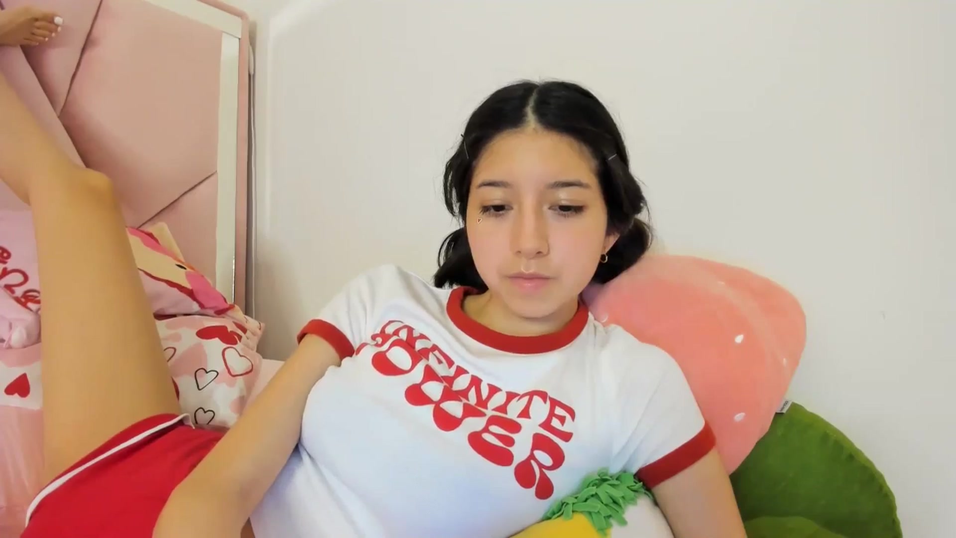 Gallery image thumbnail from Cherrycute666's myfreecams stream on, 05/13/2024, 08:52 image 3 of 20