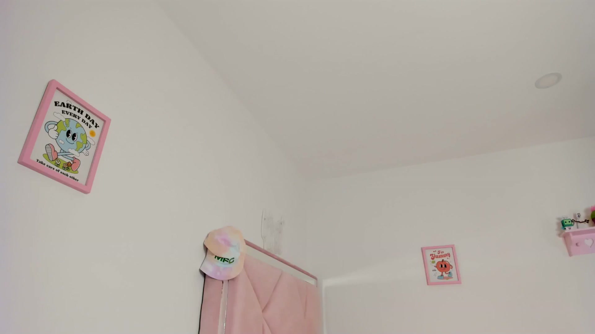 Gallery image thumbnail from Cherrycute666's myfreecams stream on, 05/13/2024, 08:52 image 14 of 20