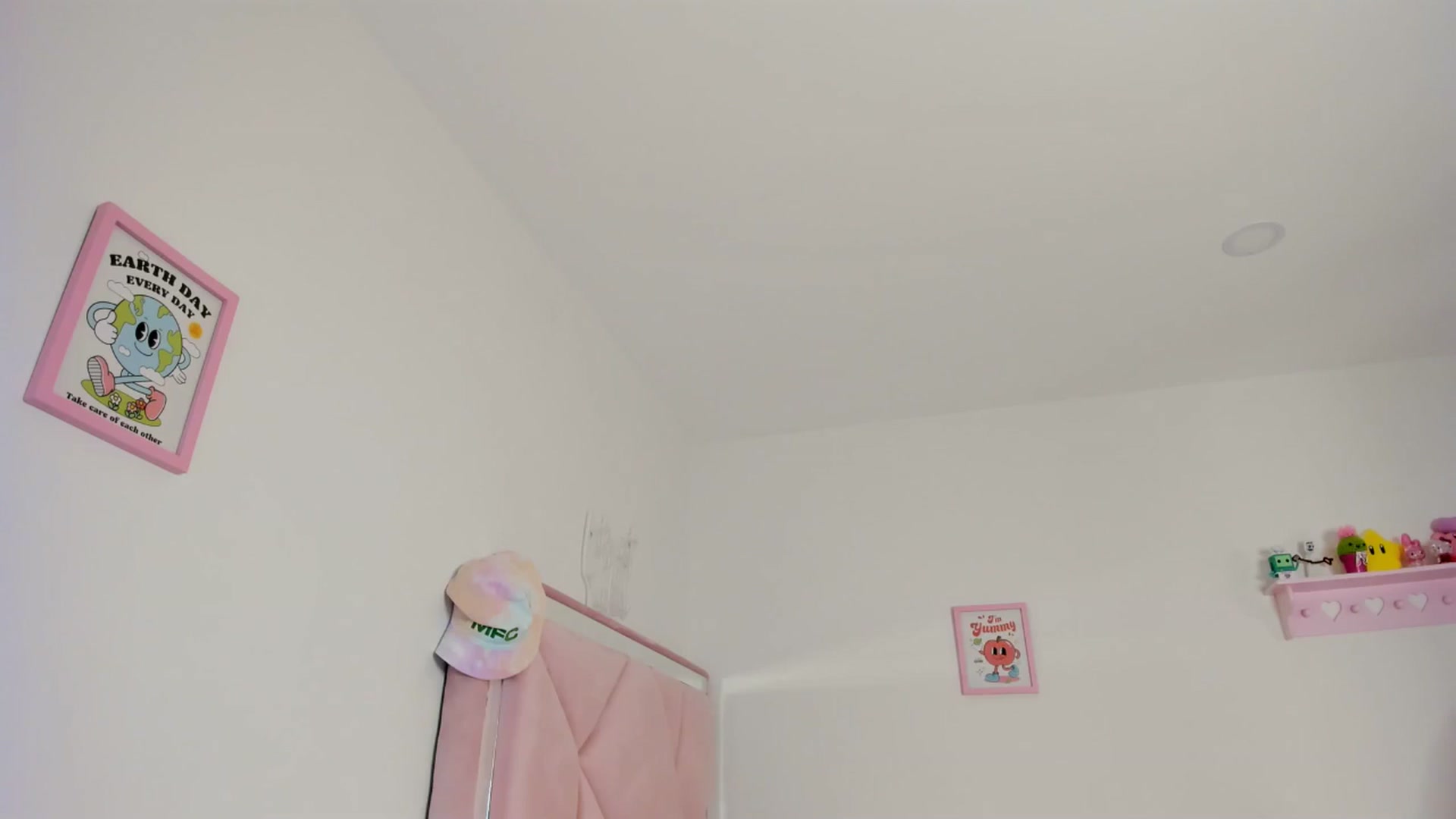 Gallery image thumbnail from Cherrycute666's myfreecams stream on, 05/13/2024, 08:52 image 18 of 20