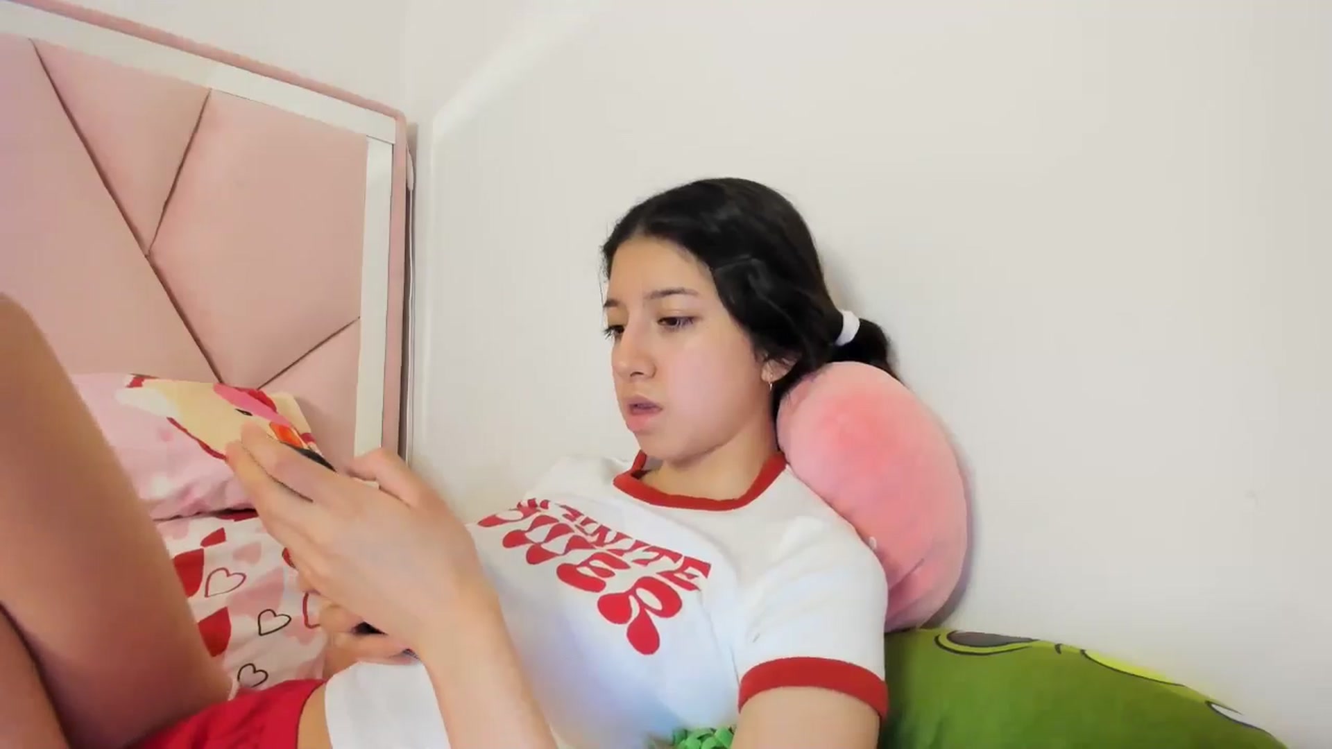 Gallery image thumbnail from Cherrycute666's myfreecams stream on, 05/13/2024, 08:52 image 7 of 20