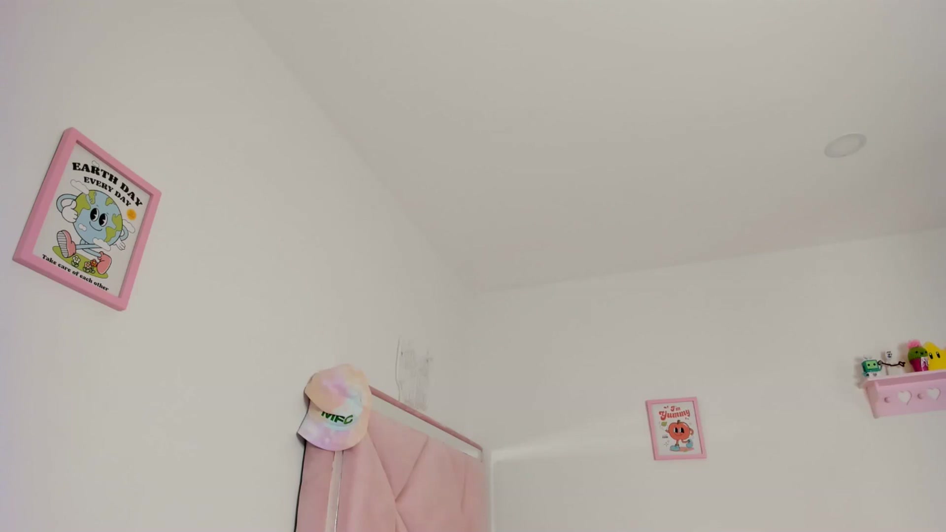 Gallery image thumbnail from Cherrycute666's myfreecams stream on, 05/13/2024, 08:52 image 15 of 20