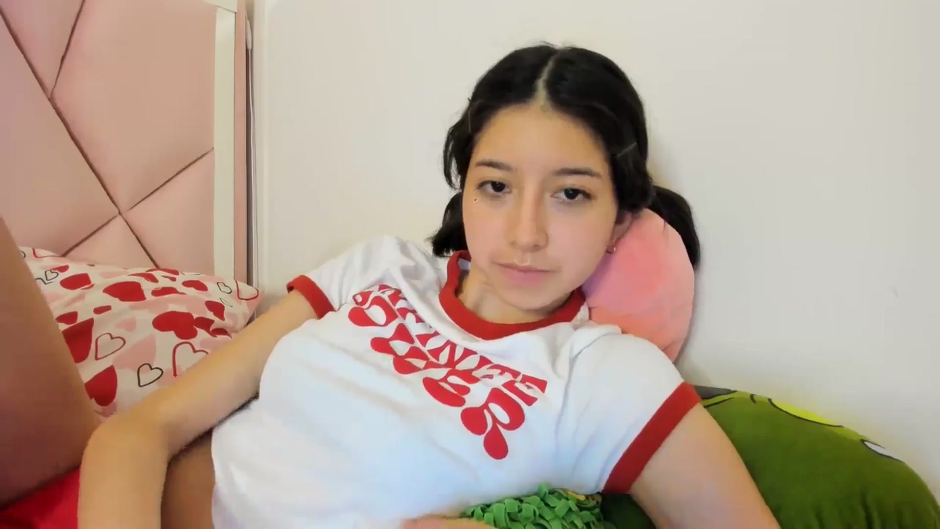 Gallery image thumbnail from Cherrycute666's myfreecams stream on, 05/13/2024, 08:52 image 8 of 20