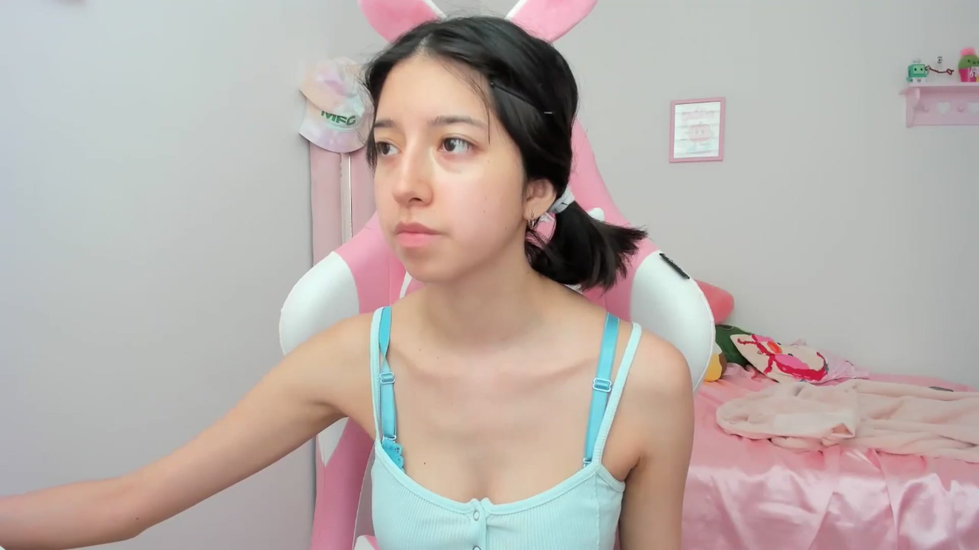 Gallery image thumbnail from Cherrycute666's myfreecams stream on, 05/13/2024, 17:45 image 13 of 20