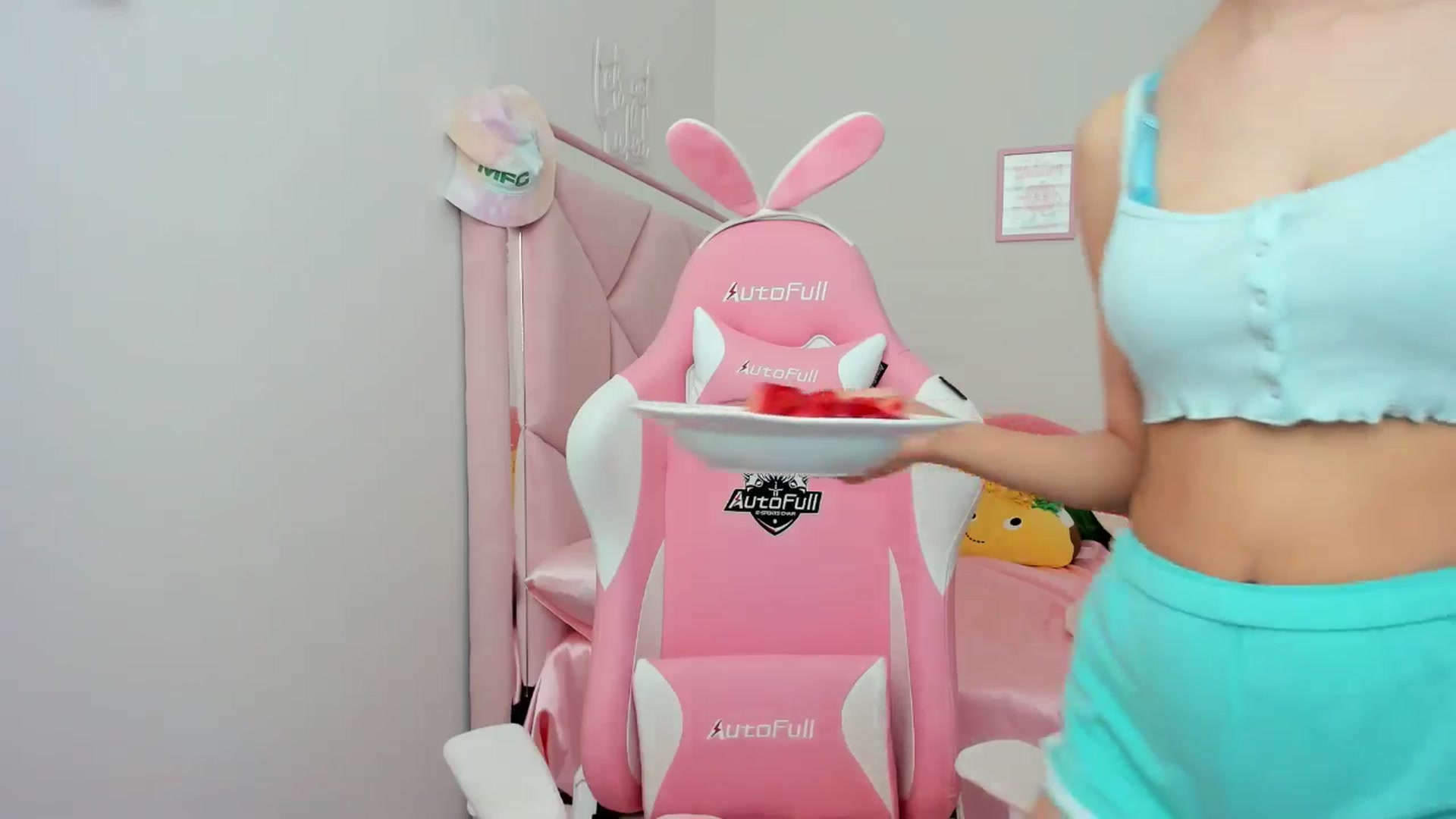 Gallery image thumbnail from Cherrycute666's myfreecams stream on, 05/13/2024, 17:45 image 10 of 20