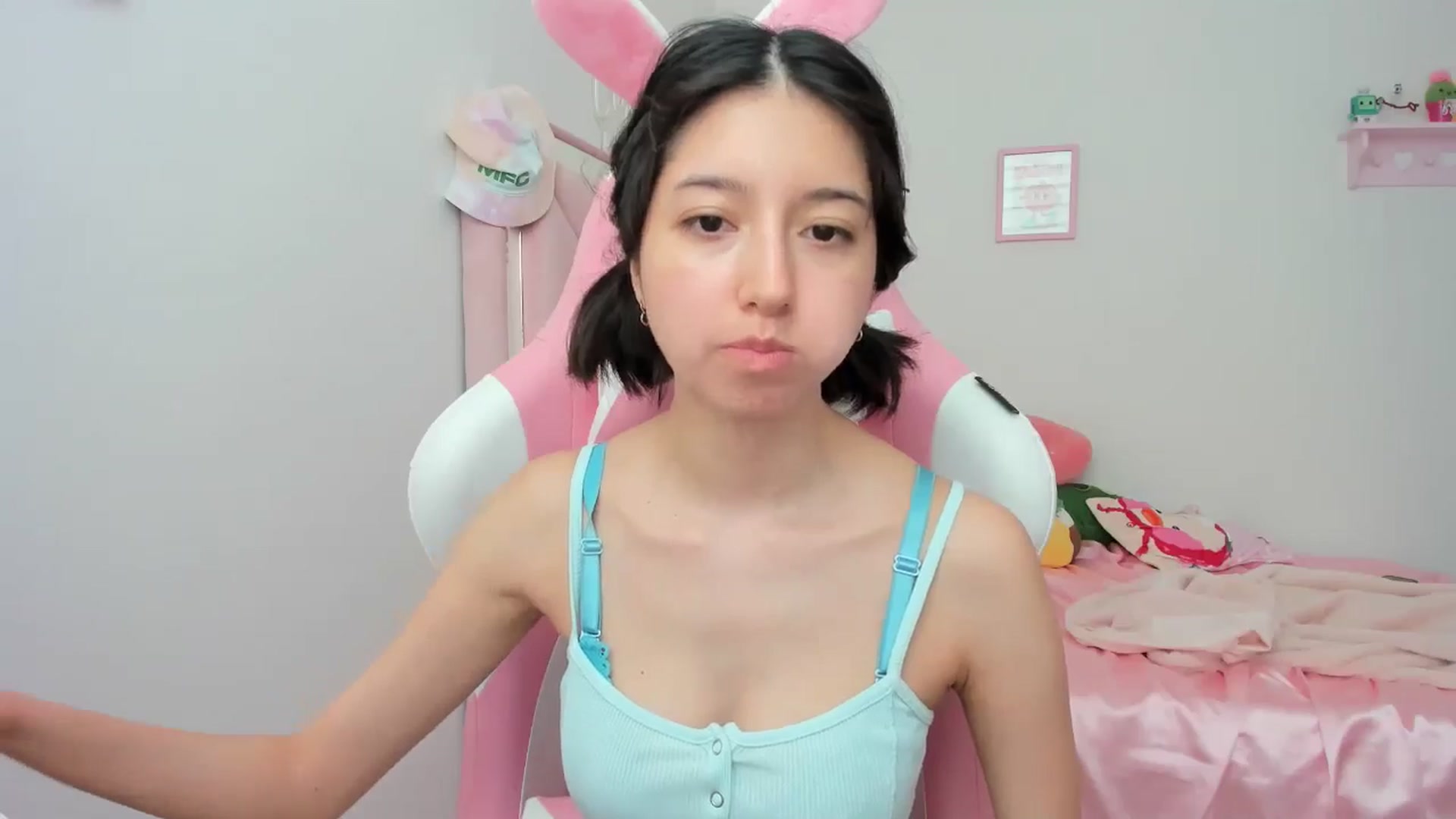 Gallery image thumbnail from Cherrycute666's myfreecams stream on, 05/13/2024, 17:45 image 11 of 20